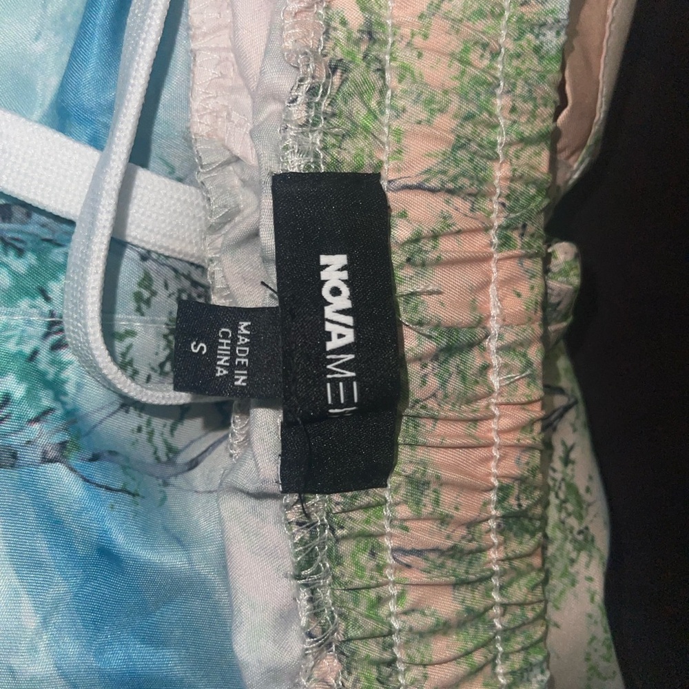 Fashion nova printed shorts / bathing suit. No lining in pants, never worn.